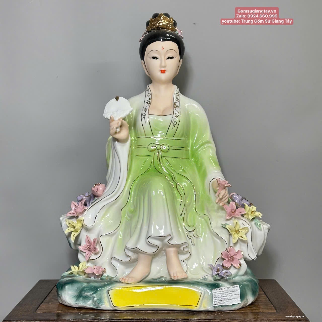 Tượng nữ thần hoa