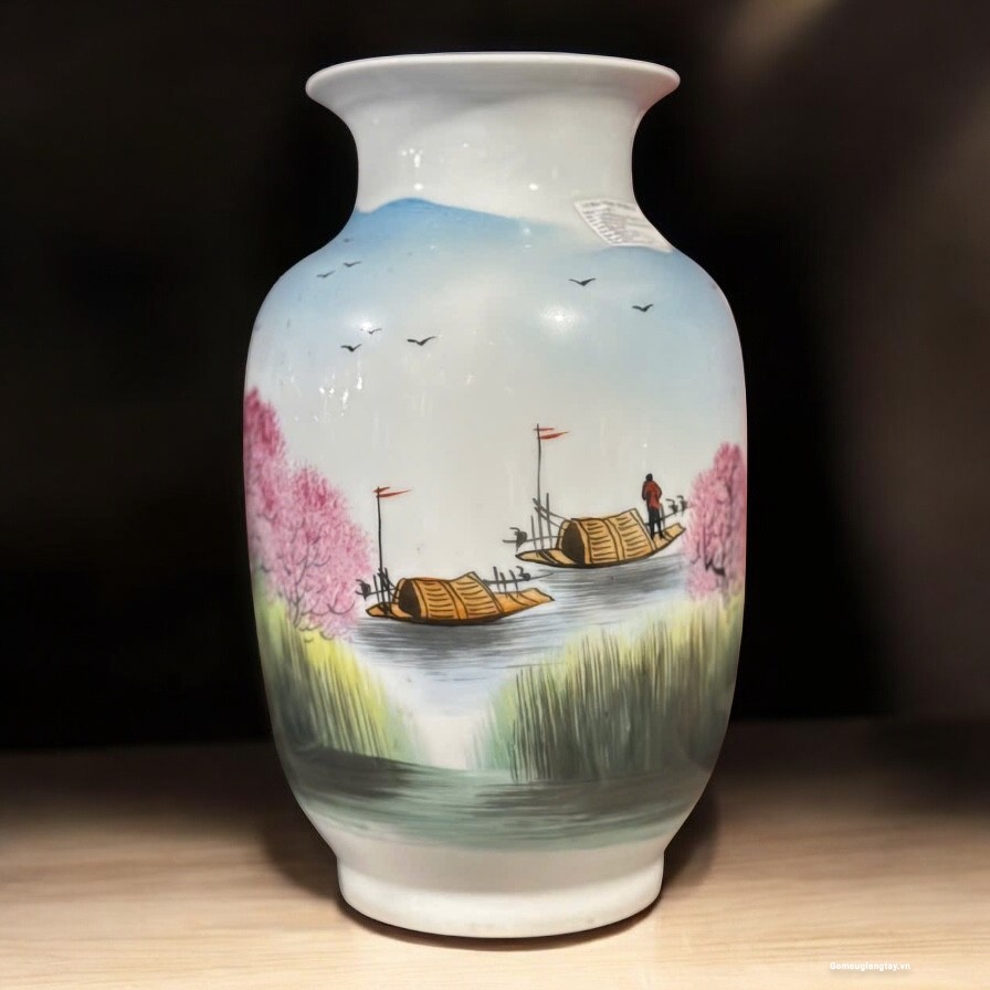 Bình vẽ tay sơn thuỷ